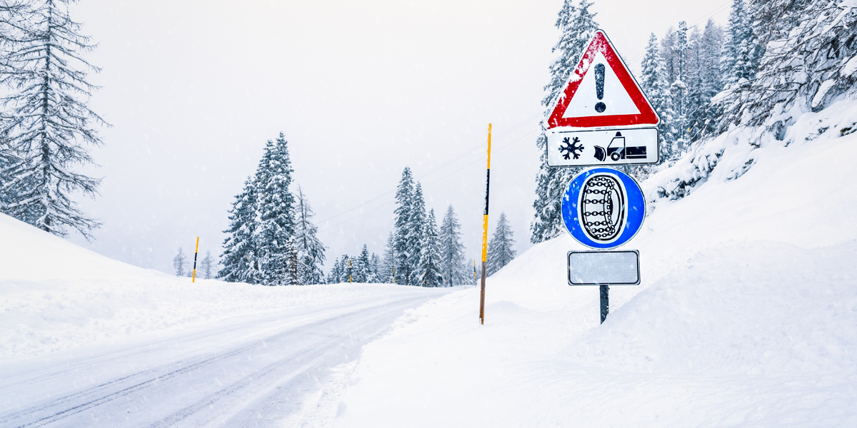 Ausztriában az arra kijelölt, jellemzően alpesi utakon a hólánc használata kötelező
