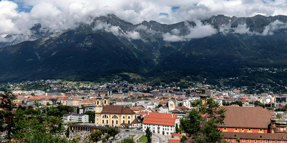 Irány Innsbruck, utazz autópályán és élvezd az Innsbruck-i kirándulásokat.